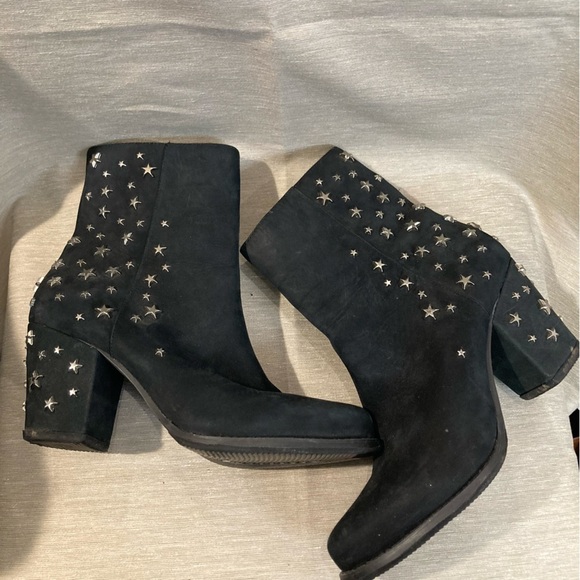 THE WISHBONE COLLECTION Sz 7 Stacked Heel Studded W/ Stars Suede Zipper Booties - Picture 2 of 13